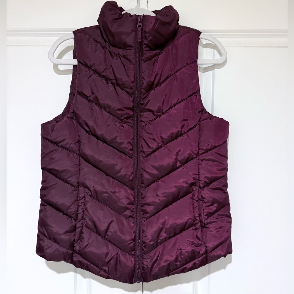 NWT SO Women's Quilted Puffer Vest - Plum/Mauroon